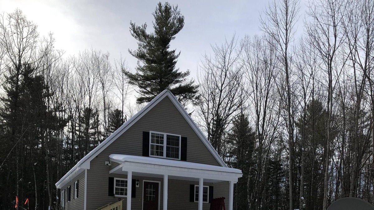 Danbury House | Cozy and convenient home, just half a mile from Ragged Mountain!!