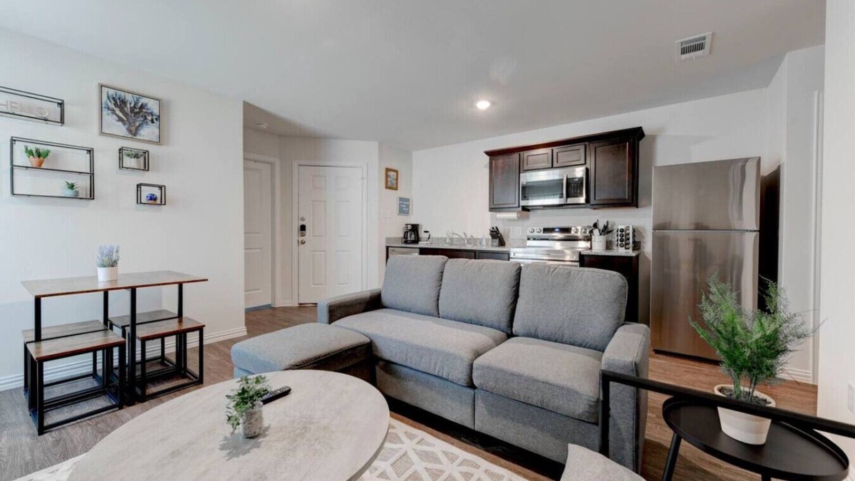 Temple House | Cozy and convenient townhome