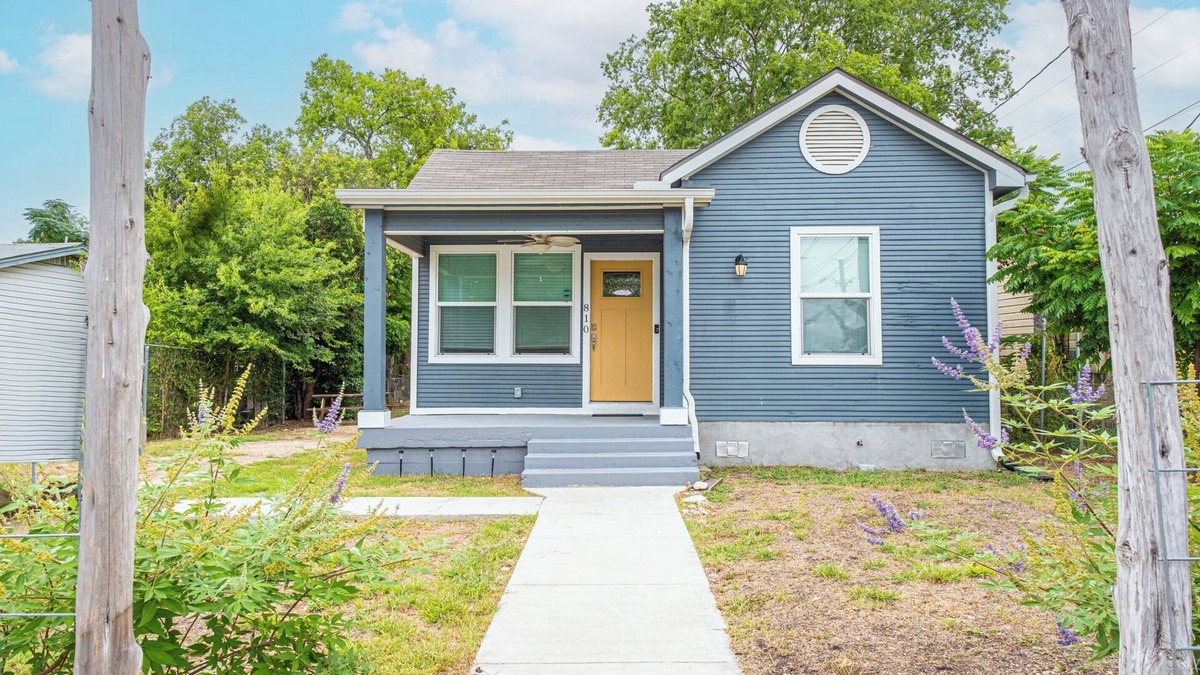 Eastside Promise Neighborhood House | Cozy and Gorgeous 2BR/1BA Near Amazing Downtown