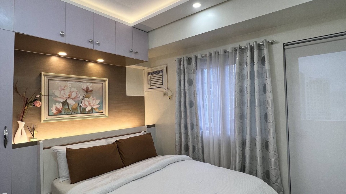 Cubao Condo | Cozy and luxurious Family Room in Araneta Center