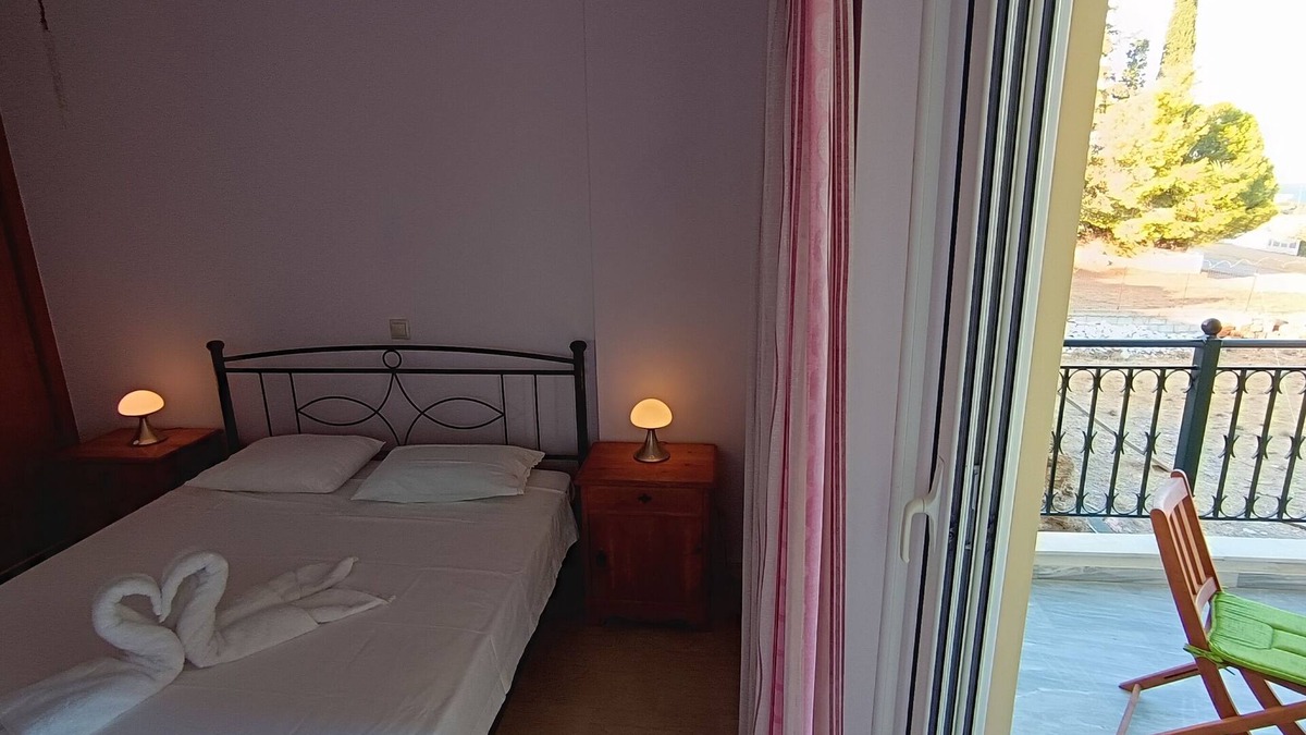 Lavreotiki Apartment | Cozy and luxury by the sea with spectacular view. Family sized with bbq and yard