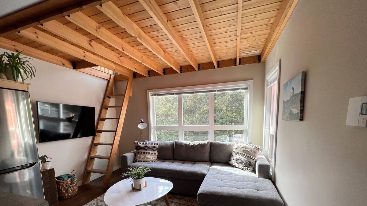Nordic Estates House | Cozy and modern 1 bedroom in Creekside
