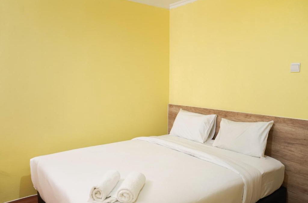 Chinatown Apartment | Cozy and Modern 1BR Green Central City Apartment By Travelio