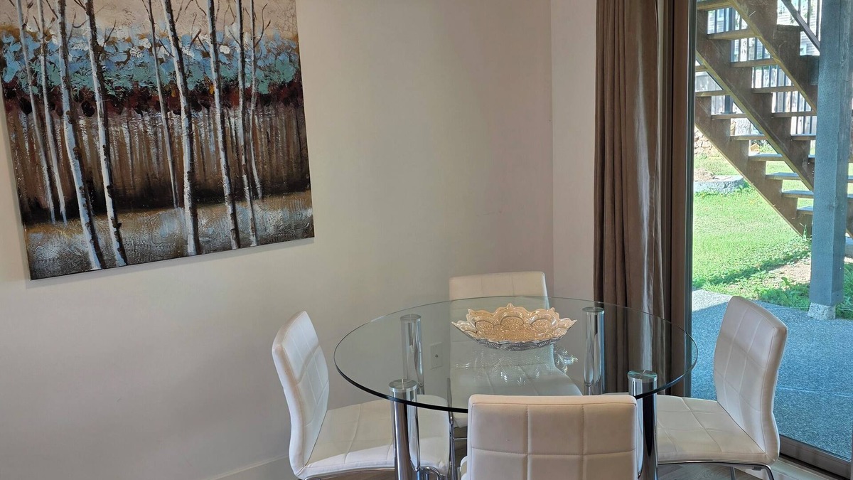 Regional District of Nanaimo House | Cozy and modern 2-bedroom suite. North Nanaimo close to Brennan Lake.