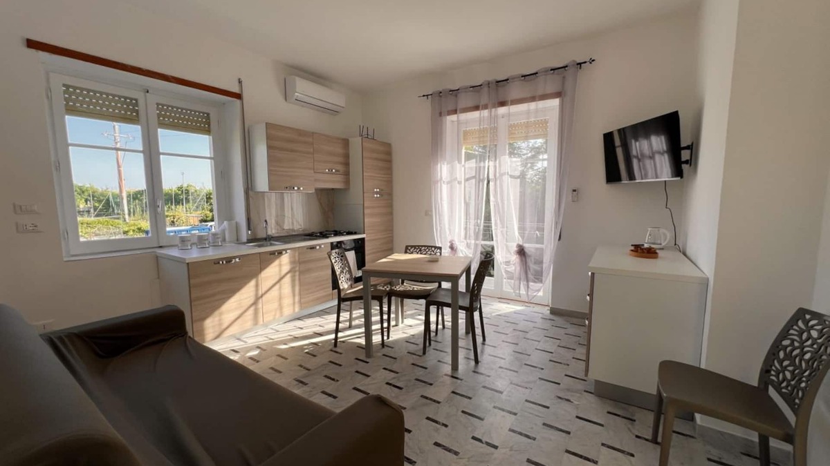 Fuscaldo Apartment | Cozy and modern apartment a stone's throw from the sea