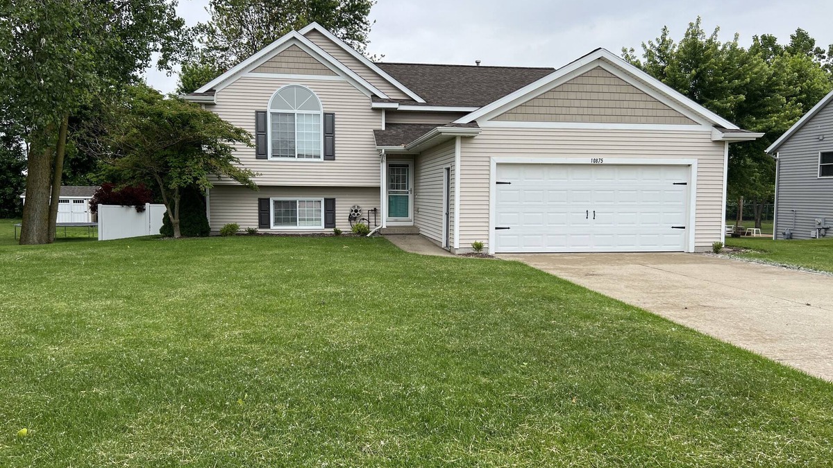 Allendale House | Cozy and modern family home nestled in small-town community