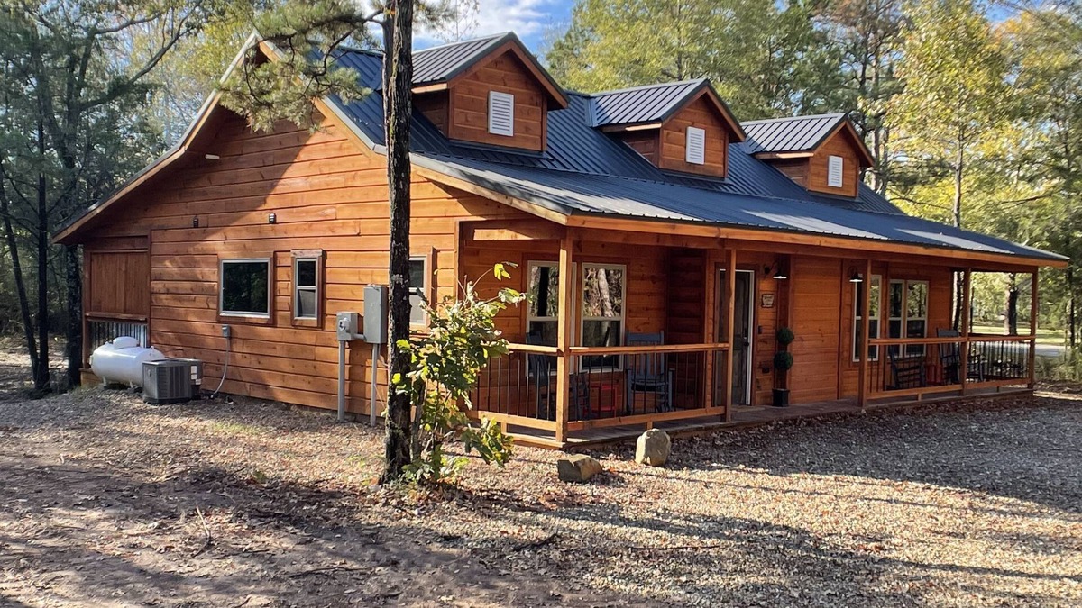 Broken Bow Cabin | Cozy and peaceful family setting on the edge of Broken Bow