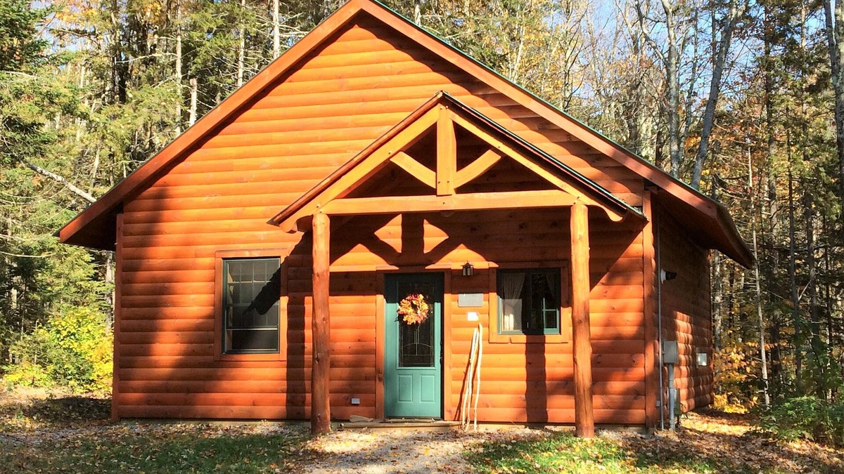 Ripton Cabin | Cozy and pristine timberframe cabin