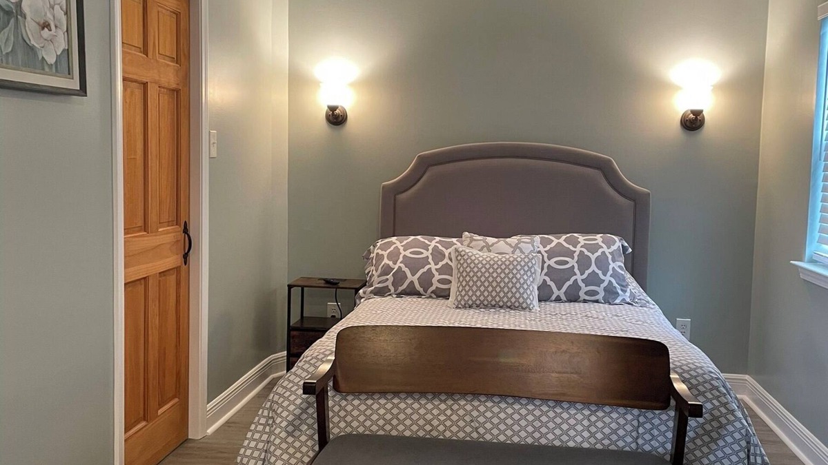 Kenner - Louis Armstrong International Airport Apartment | Cozy and Private1-bedroom guesthouse in Metairie with WiFi and other amenities