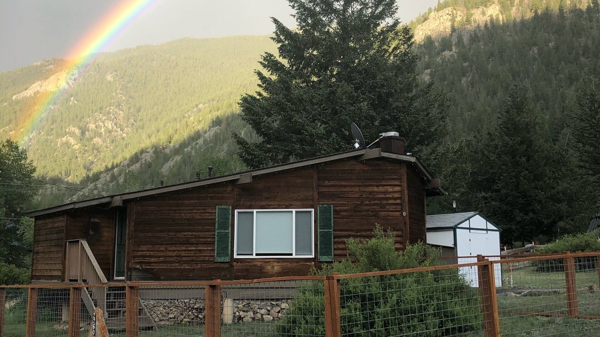 Clear Creek County Cabin | Cozy and quaint pet friendly cabin