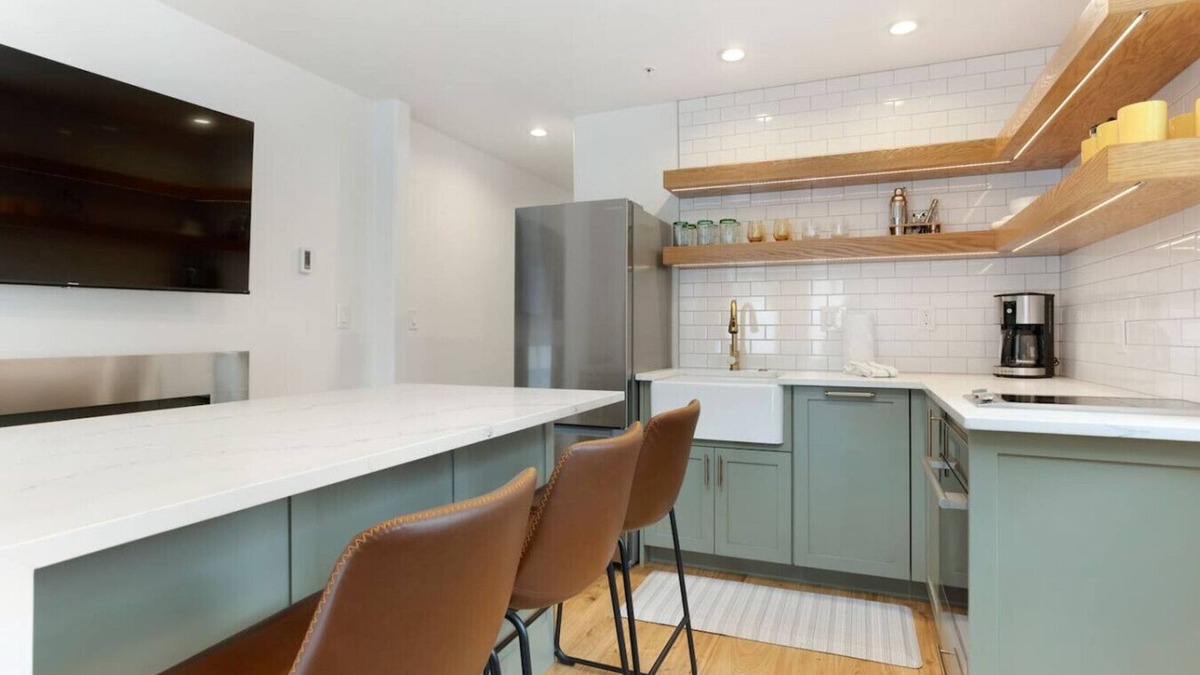 Vail House | Cozy and Quaint - Remodeled Home - Free Bus Route!