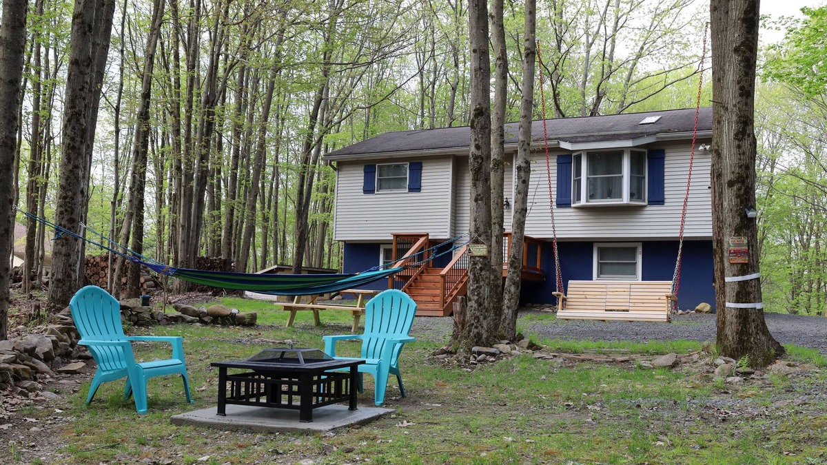 Long Pond House | Cozy and quiet house 8 mins from Kalahari Resort! Long Pond!Pocono pines.