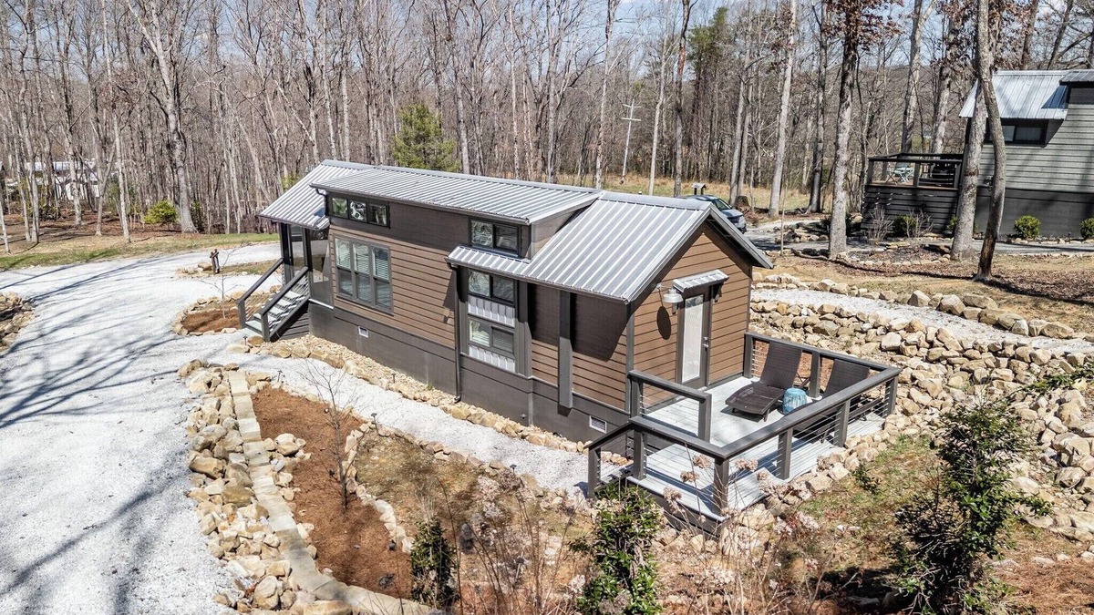 Tracy City Cottage | Cozy and quiet lake & mountain tiny home retreat. Fire pit + pet friendly!