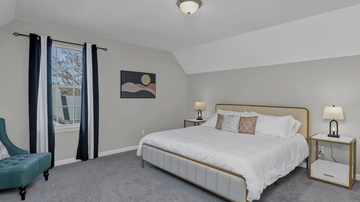 State Park House | Cozy and Quiet- Private Upstairs Duplex