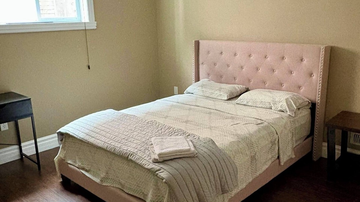 Woodslee House | Cozy and quiet room with high speed internet.