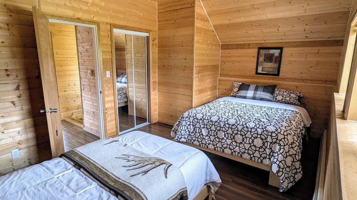 McBride Cabin | Cozy and Relaxing Getaway Cabins 17