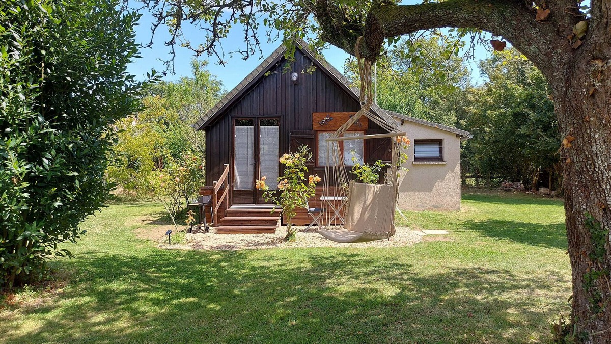 Chateaudun Cottage | Cozy and romantic chalet with terrace in Eure-et-Loir