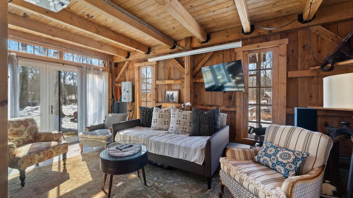 Charlestown Cabin | Cozy and Rustic Barn Near the Coast