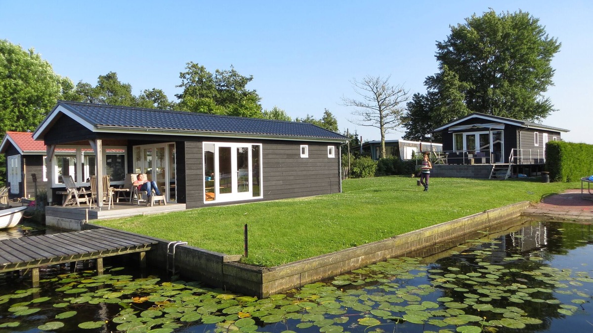 Municipality of Kampen House | Cozy and rustic cottage plus houseboat on the water