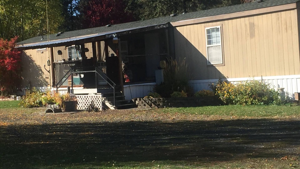 Wellpinit House | Cozy and Rustic Getaway Away From the Hustle and Bustle!