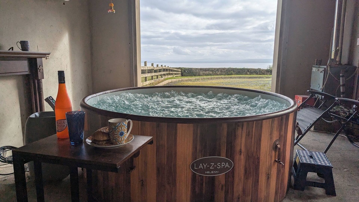 Inishowen Bed & Breakfast | Cozy and Social Getaway for Couples, Solo Travelers, and Remote Workers