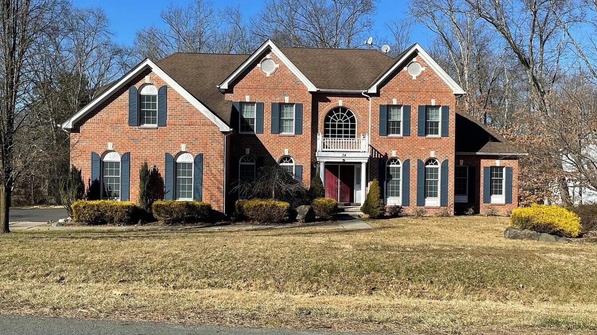 East Stroudsburg House | Cozy and Spacious Furnished House in a gated golf community