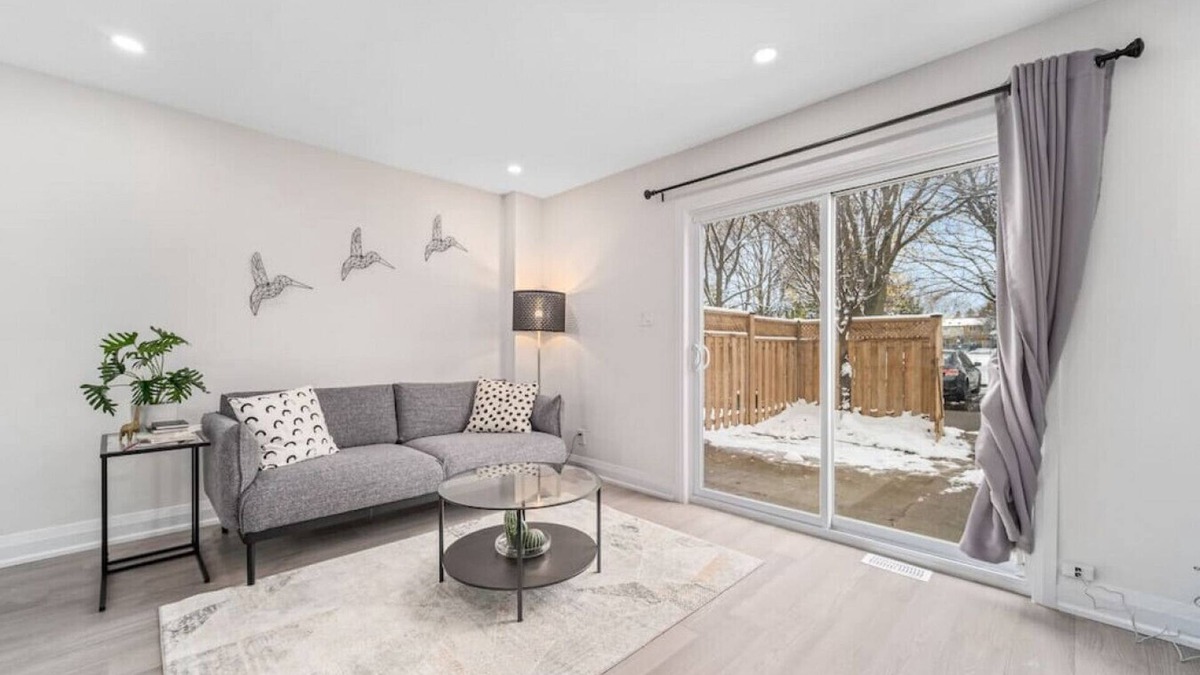 Rosemount House | Cozy and Spacious 3BR Home in Kitchener