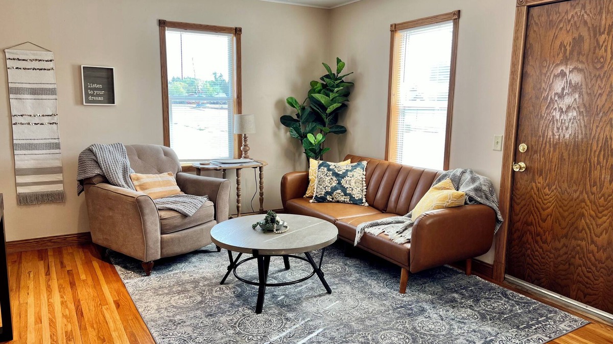 Thief River Falls House | Cozy and Stylish Retreat