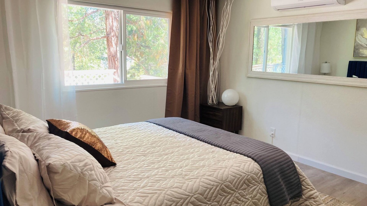 Cromberg House | Cozy and stylish 3-bedroom house with AC, WiFi in quiet nature setting