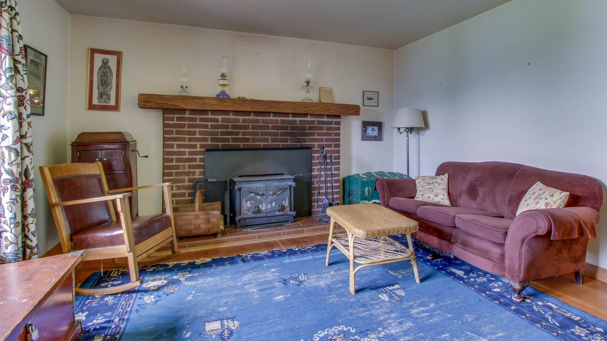 Sandpoint Cabin | Cozy and Warm Lakefront Home with Great Views, Large Deck, Free WiFi, and Dock