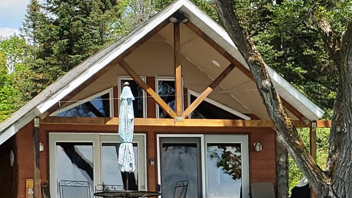 Pickerel Cottage | Cozy and welcoming 1 bedroom cottage on Pickerel Lake. Sleeps 4.