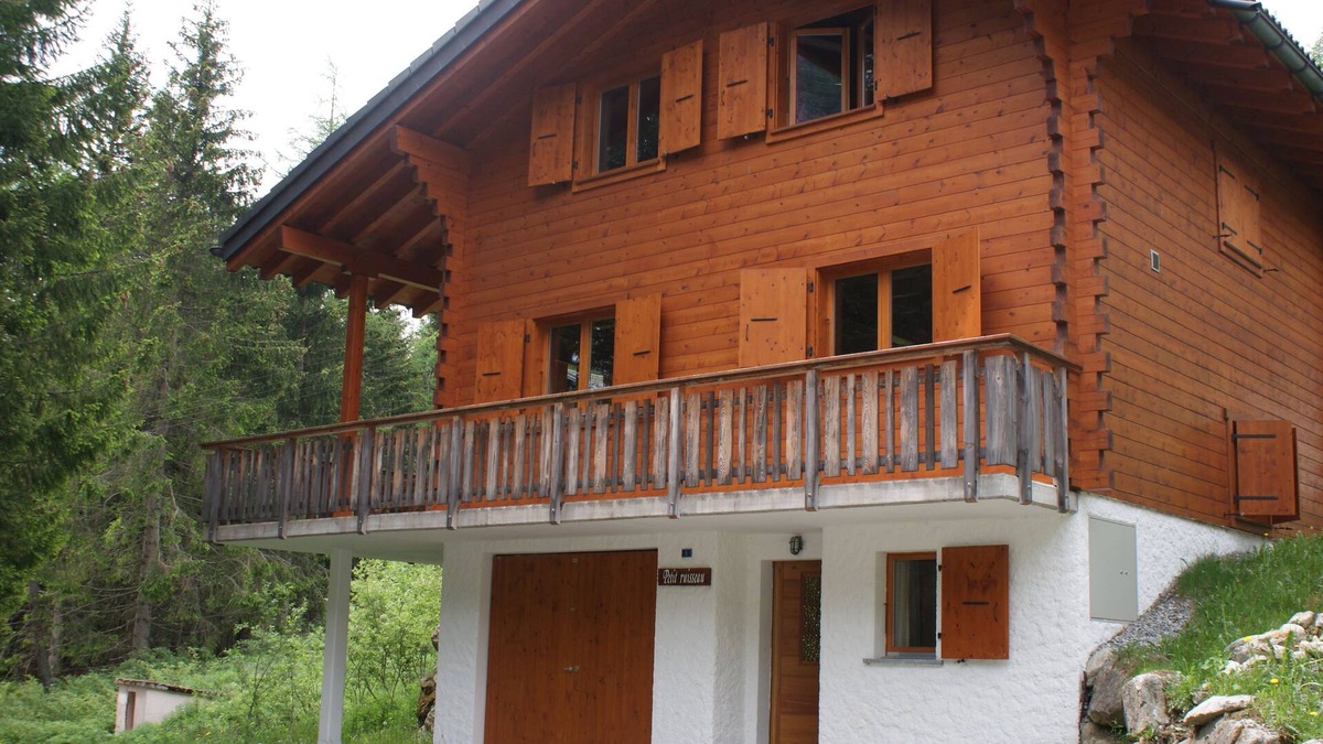 Champex-Lac Ski Chalet | Cozy and well-appointed cottage on the edge of a small brook in Champex-Lac