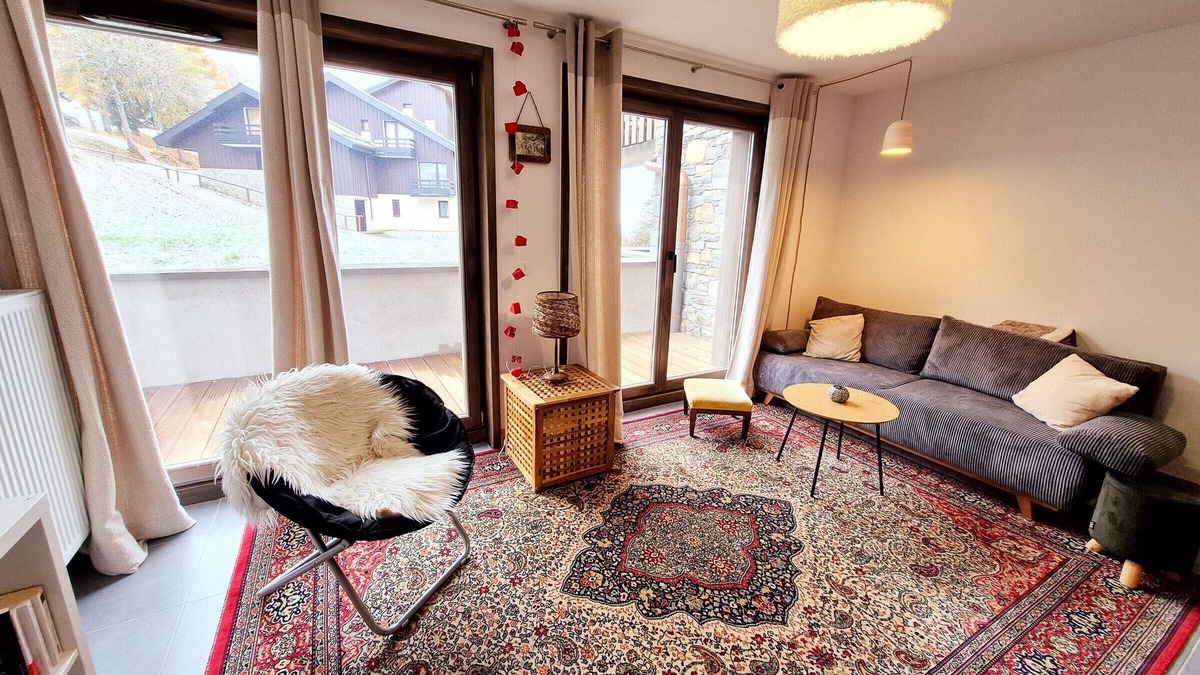 Montalbert Apartment | Cozy apartment in resort center, near slopes, parking, WiFi