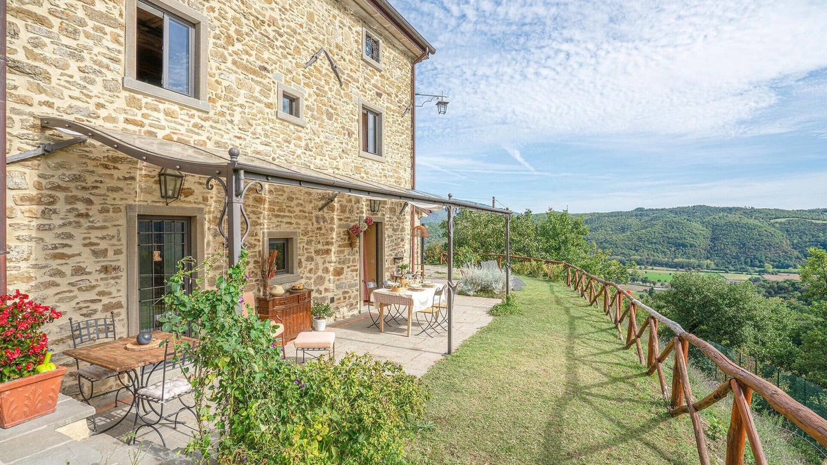 Castel Focognano Apartment | Cozy apartment in Castel Focognano -AR-