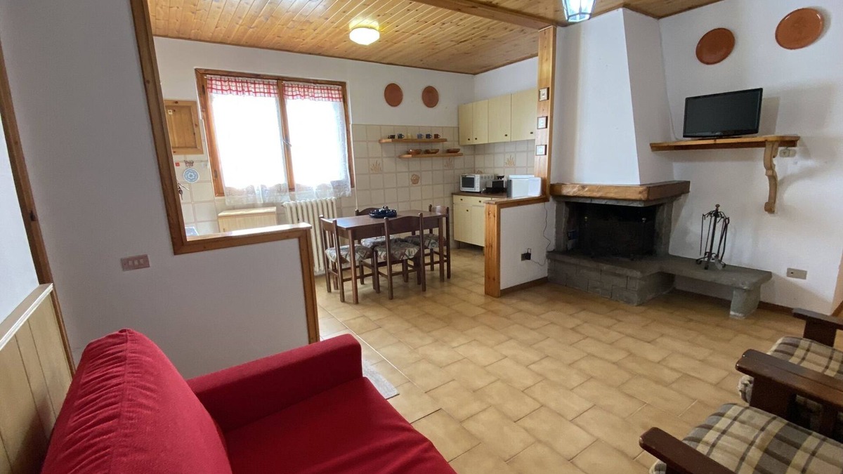 Sant'Andrea Pelago Apartment | Cozy apartment with garden, pets allowed