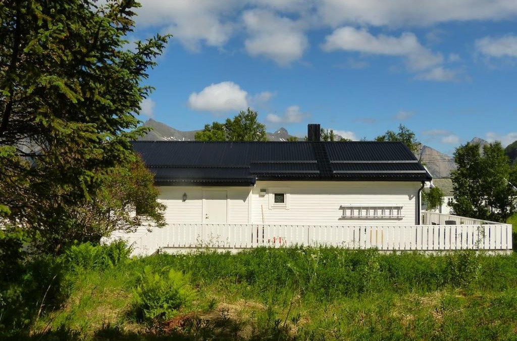 Mefjordvær Apartment | Cozy Apartment between sea and mountains