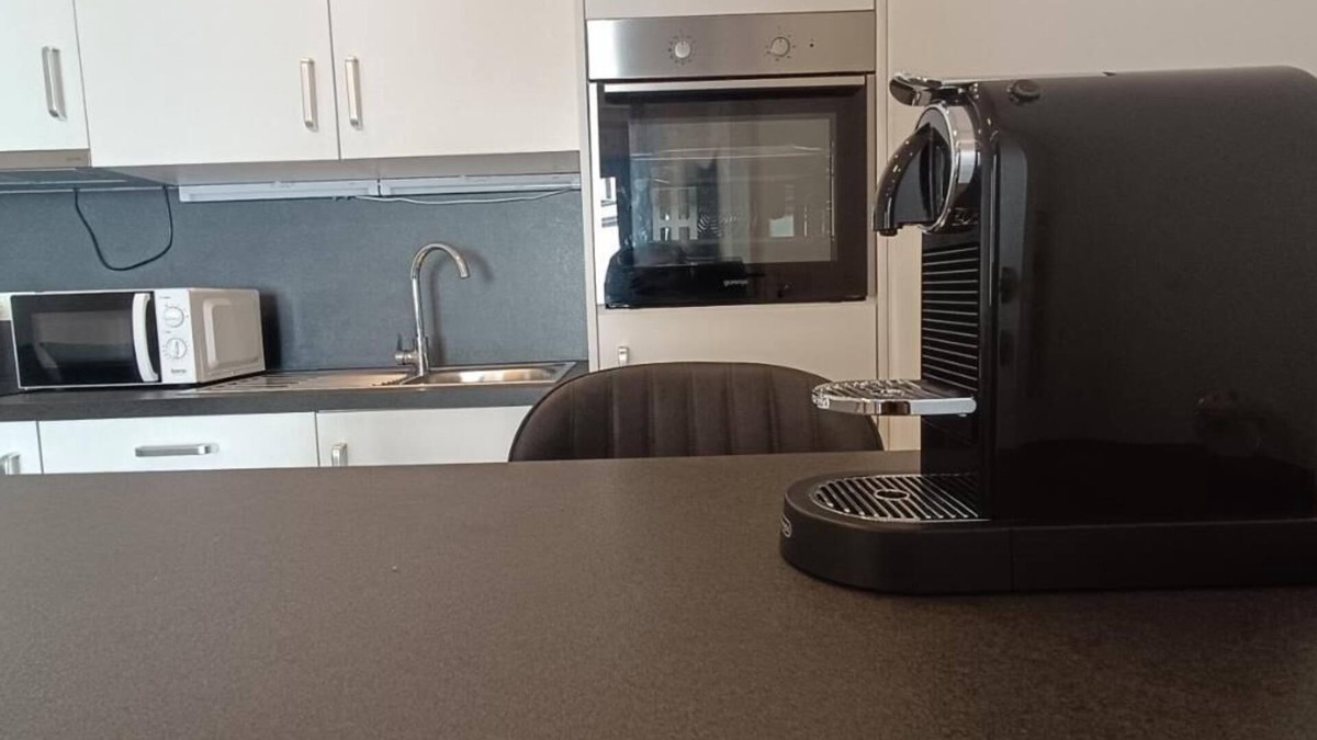 Meidling Apartment | Cozy Apartment Central Location with Free Parking
