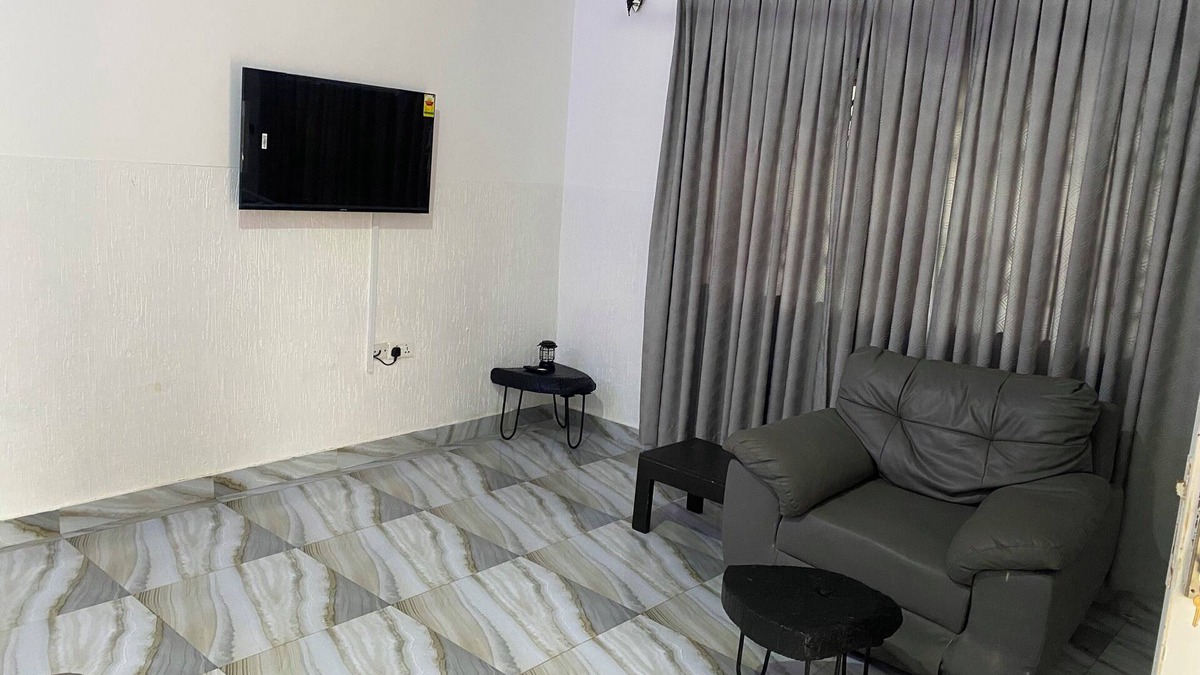 Kokomlemle Apartment | Cozy apartment in amazing Accra with AC, WiFi