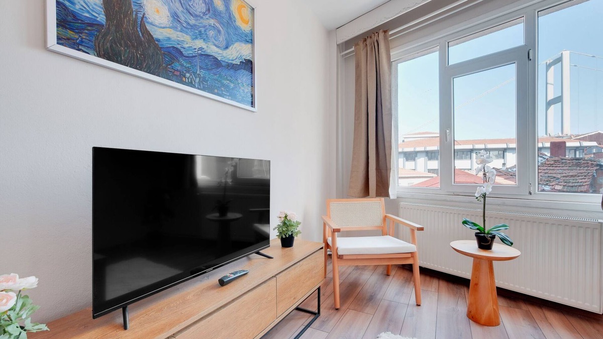 Ortakoy Apartment | Cozy Apartment in Besiktas with Bosphorus View