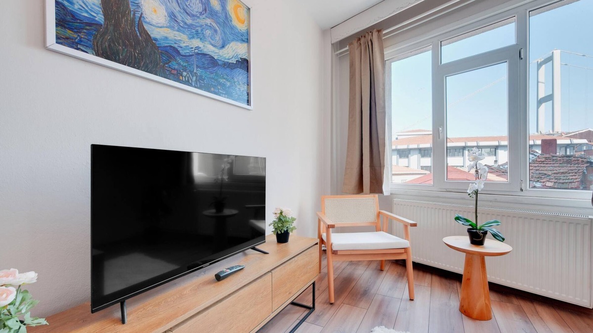 Ortakoy Apartment | Cozy Apartment in Besiktas with Bosphorus View