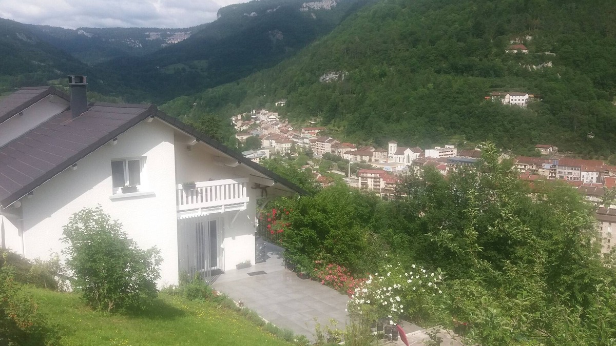 Saint-Claude Apartment | cozy apartment in detached house