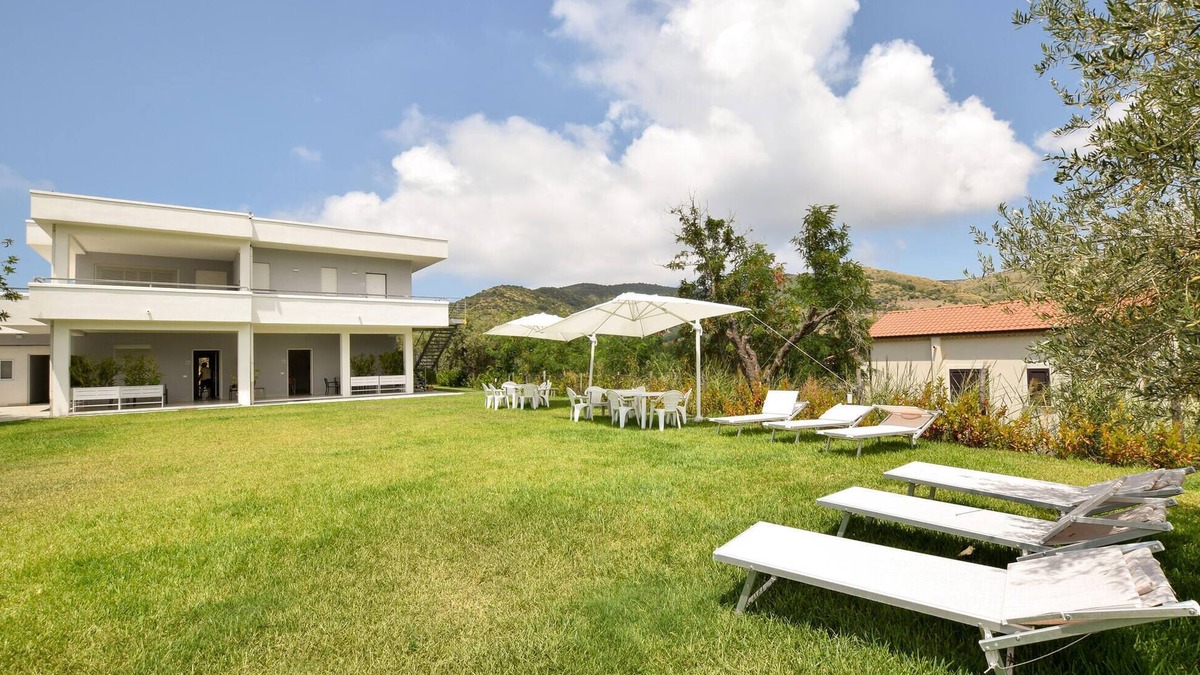 Alani Apartment | Cozy apartment in Castellabate with WiFi