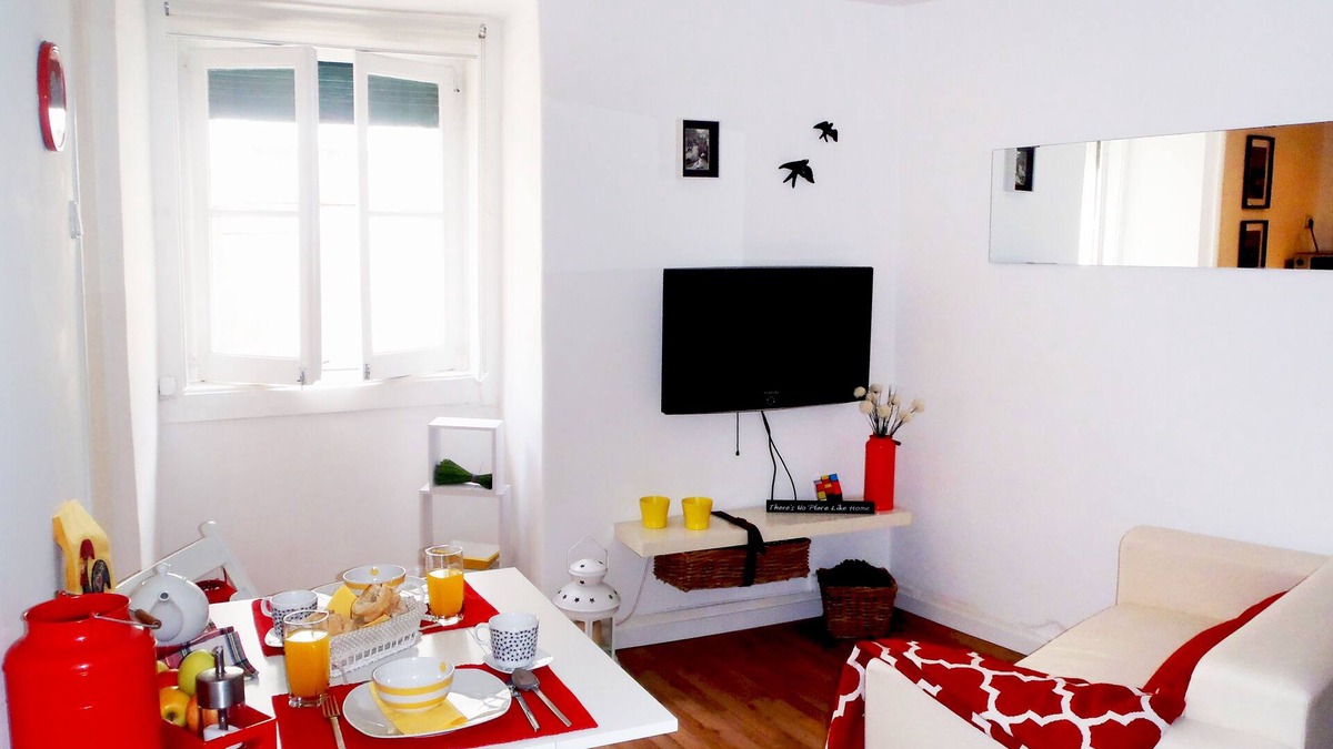 Sao Cristovao e Sao Lourenco Apartment | Cozy Apartment in Lisbon Center City