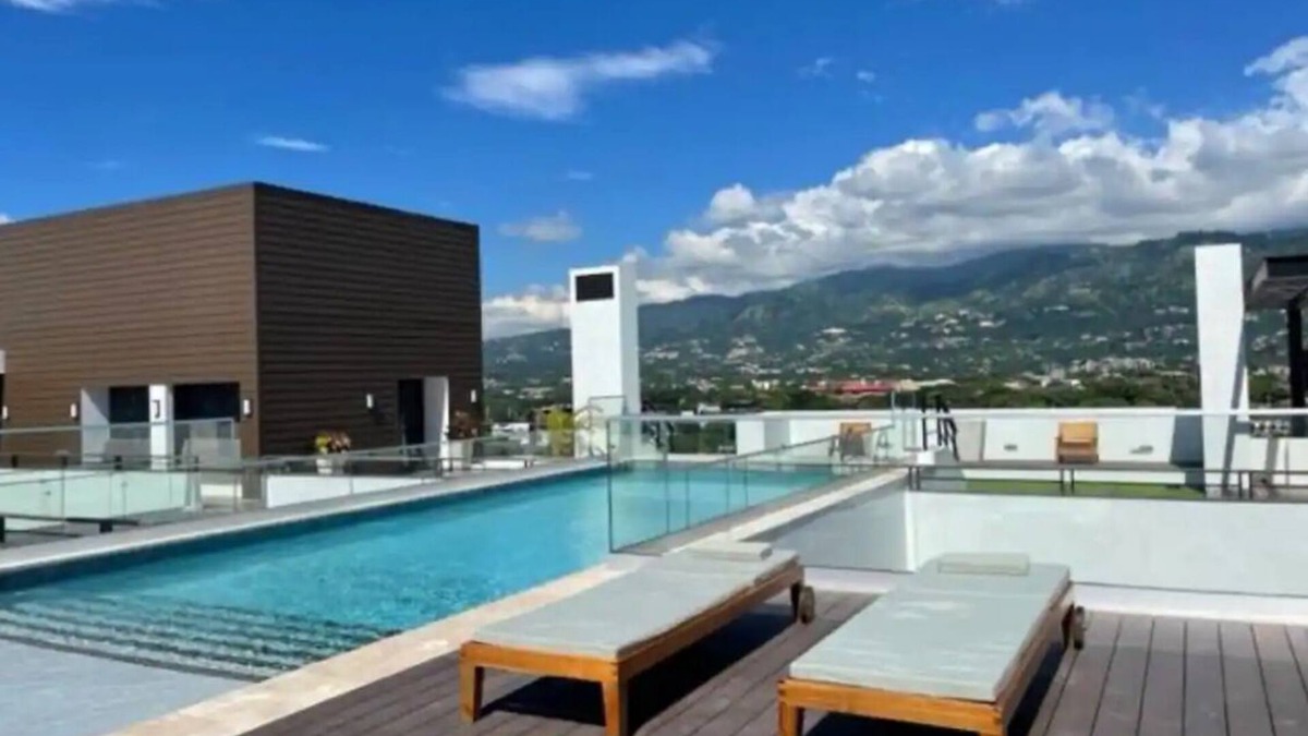 New Kingston Apartment | Cozy apartment in new Kingston w/rooftop pool, super close to A/C Marriott.