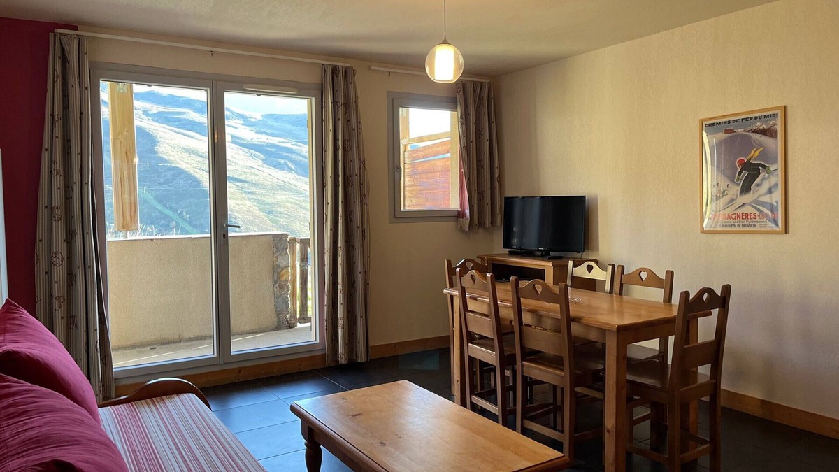 Peyragudes Apartment | Cozy Apartment in Peyresourde, 6 pers, Pool Access, Free Shuttle