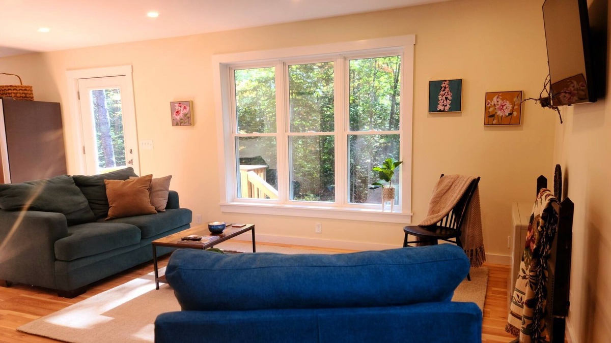 Shawmut Apartment | Cozy Apartment In The Woods