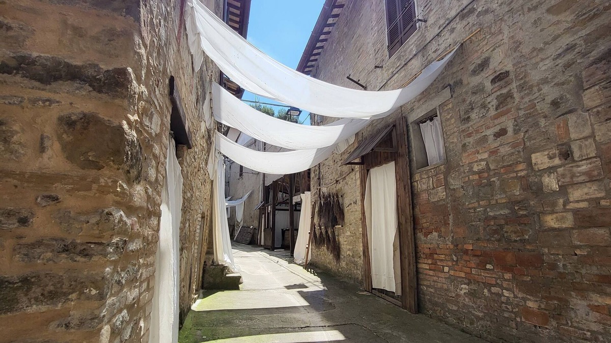 Guzman Apartment | Cozy apartment, inside the walls of Bevagna, newly renovated.