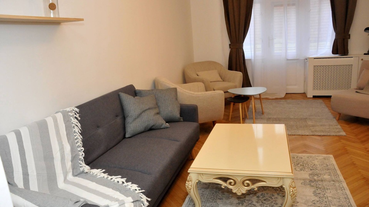 Oradea Apartment | Cozy Apartment near Queen Marie Theatre