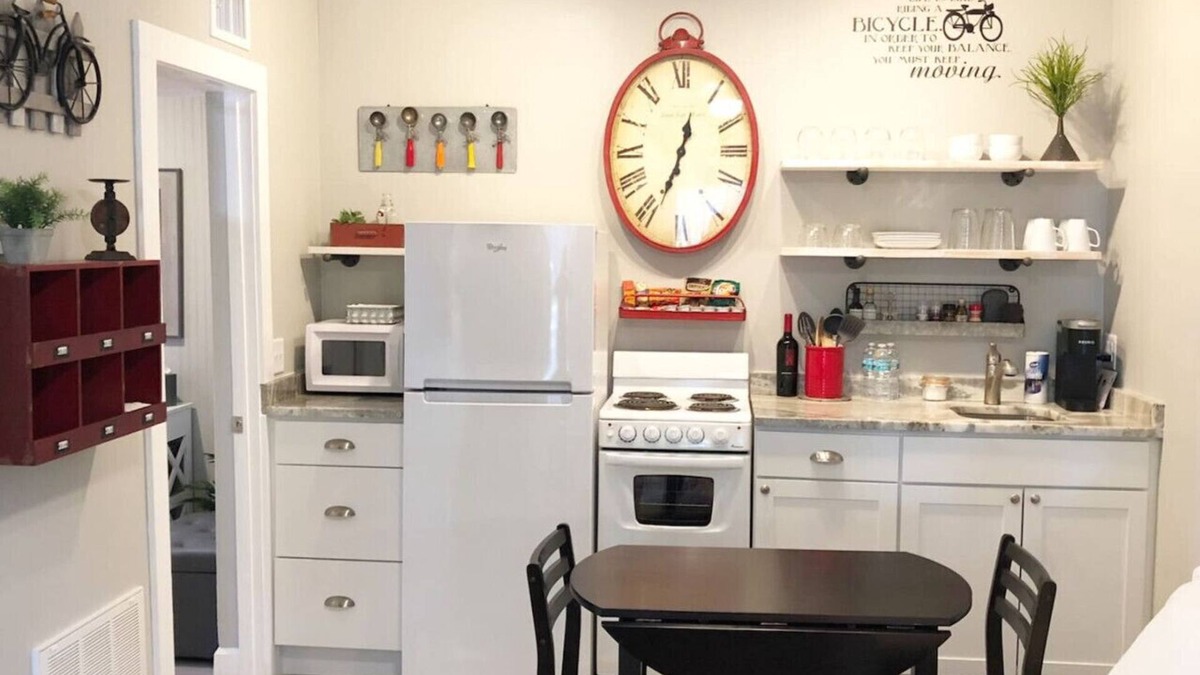 Downtown Dunedin Apartment | Cozy Apartment Overlooking Downtown Dunedin