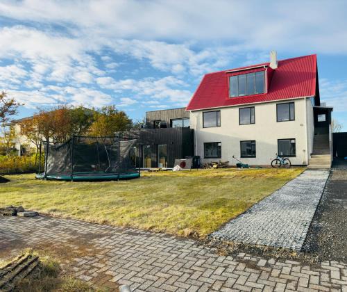 Seltjarnarnes Apartment | Cozy Apartment , Sleeps 4, 10 Min to Reykjavík Downtown, Family-Friendly